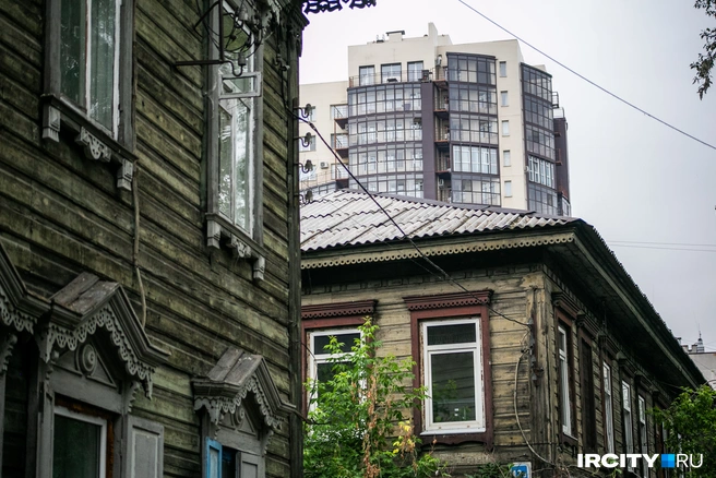 И куда ни глянь, повсюду в глаза лезет небоскрёб | Источник: Ксения Филимонова / «ИрСити»