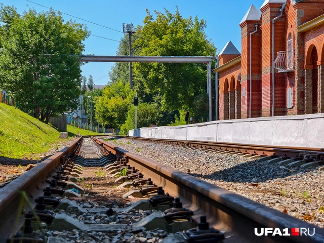 Красный кирпич станции просится в кадр | Источник: Булат Салихов / UFA1.RU