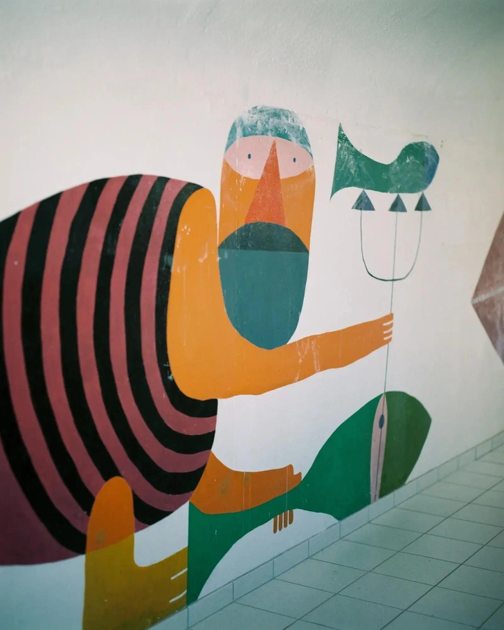 На сегодняшний день сохранились только две фрески Веры Секели, в том числе этот яркий Посейдон. | Источник: Марион Беррин