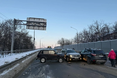 Video Captures Mass Car Crash on Oktyabrsky Bridge