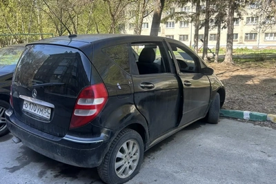В Новосибирске нашли брошенный Mercedes без стёкол: что грозит владельцу
