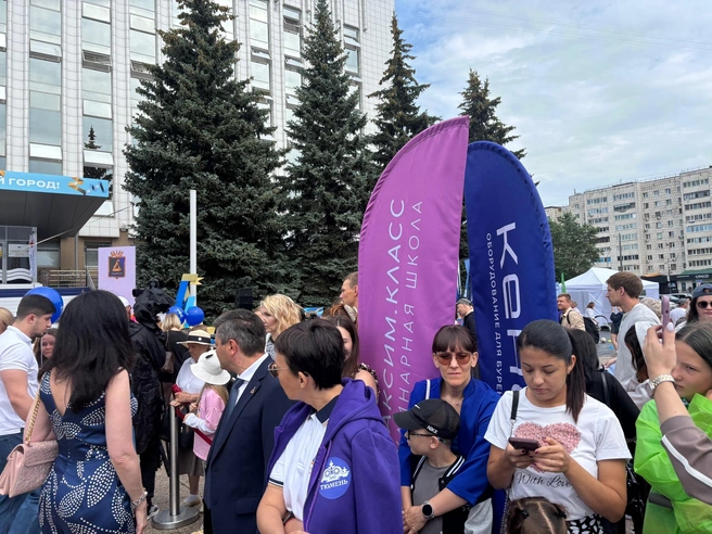 Много желающих попробовать торт  | Источник: Анастасия Жердина / 72.RU