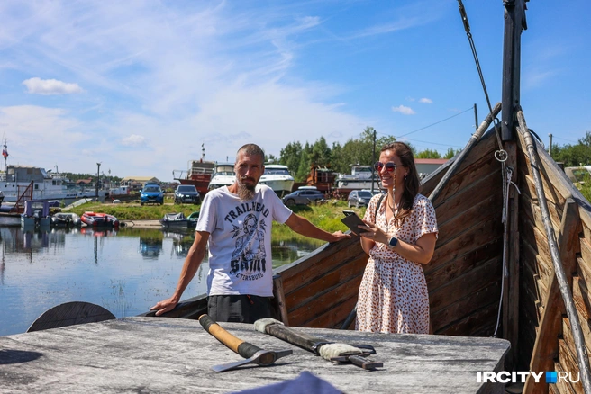 Драккар первоначально задумывался без мотора, без рубки и даже без лесенки, по которой поднимаешься на борт | Источник: Ксения Филимонова / «ИрСити»
