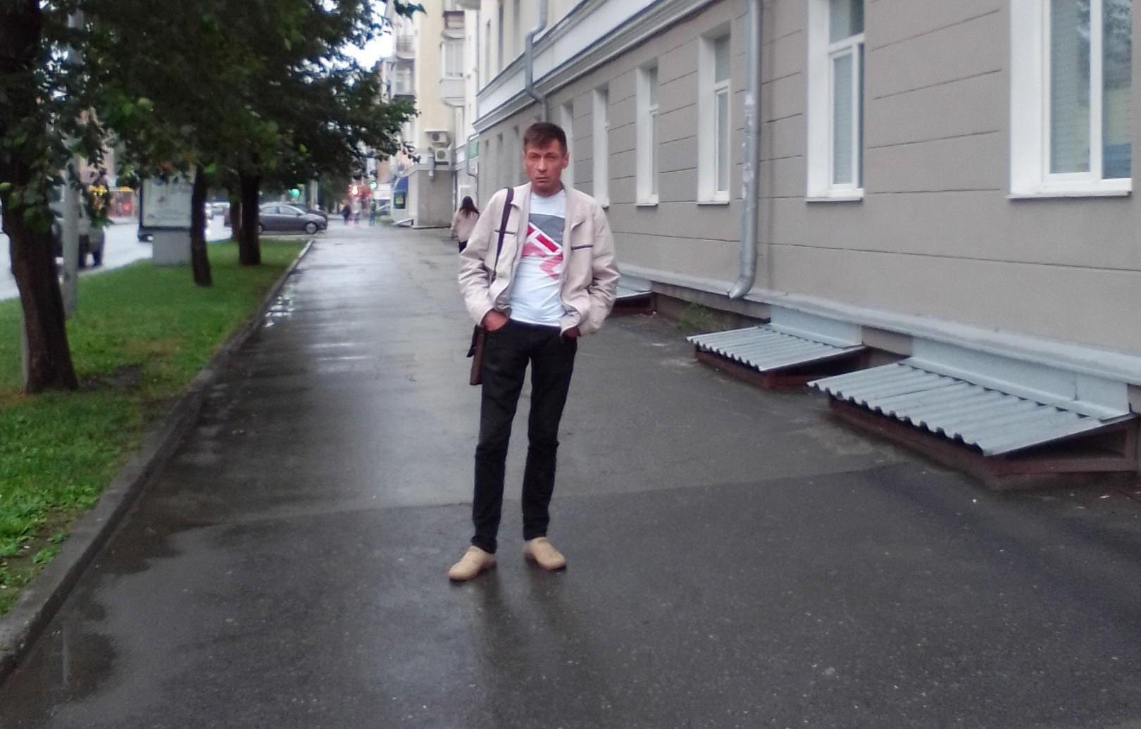 Экс-омоновца из Екатеринбурга, который резал бывшую ножами, объявили в розыск