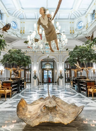 Выставка Сунь Юаня и Пэн Юя в отеле St. Regis в Риме (фото 6.1)