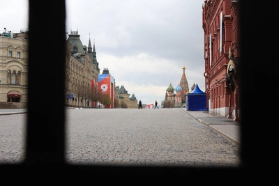 Красную площадь в Москве закрыли: люди у Кремля