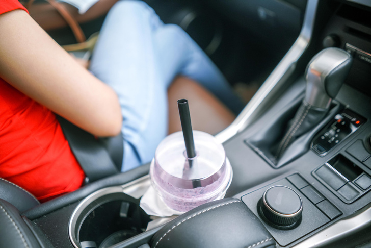 8 вещей, которые категорически нельзя оставлять в машине летом