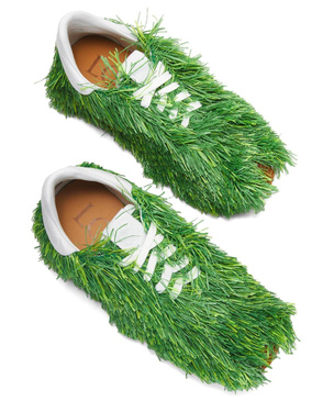 Весна идет — весне дорогу: Loewe выпустили «травяные» кроссовки