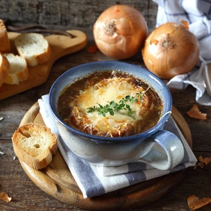 Французский луковый суп: история блюда и самый вкусный рецепт