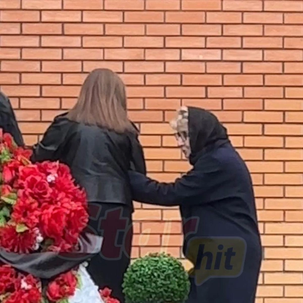 На могиле Петра можно было увидеть и его пожилую маму…