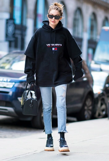 Джиджи Хадид в Нью-Йорке, 10 апреля | marieclaire.ru