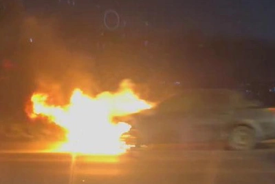 Car Fire Extinguished on St. Petersburg's Ring Road