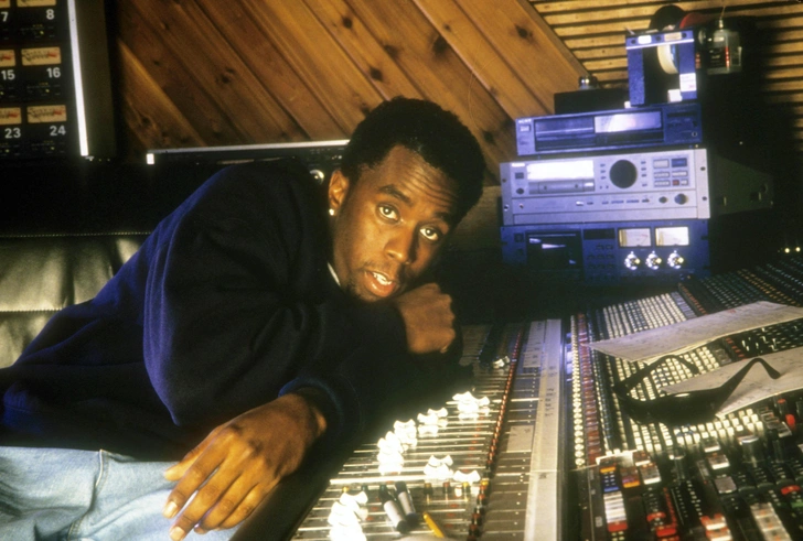 Поначалу Шон Комбс занимался продвижением других артистов, но затем и сам стал выпускать синглы