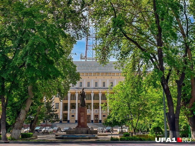 А потом проходишь немного дальше и встречаешь знакомые с детства дизайны памятников | Источник: Булат Салихов / UFA1.RU