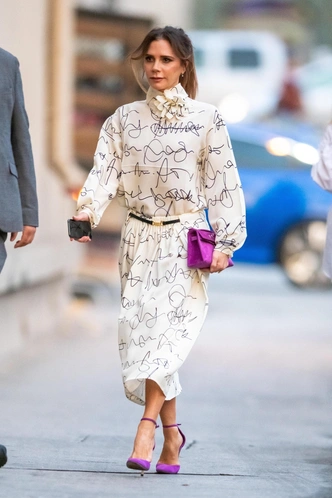 10 главных стайлтриков Виктории Бекхэм: от консервативной миди до смелой игры с цветом