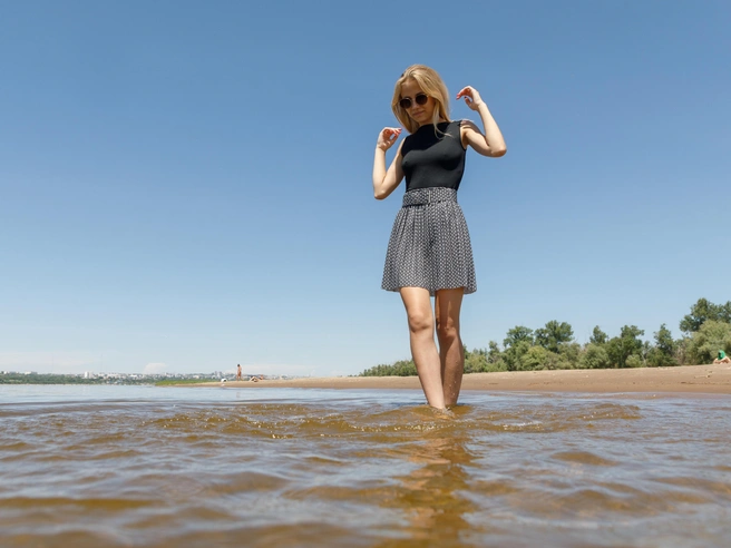 Повышенный сброс воды не повлиял на функционирование городских пляжей | Источник: Алексей Волхонский / V1.RU