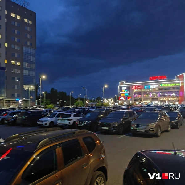 Сколько владелец платной парковки заработает за день матча, остается только гадать | Источник: Денис Паустовский / V1.RU