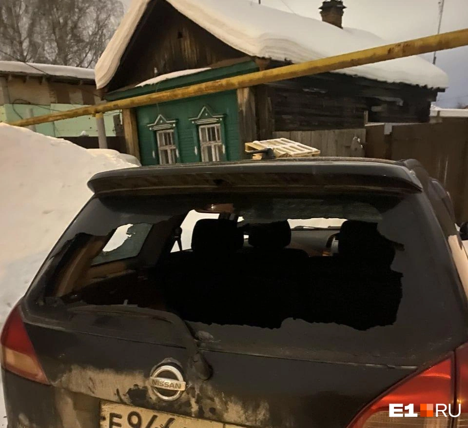 …и сзади тоже | Источник: читательница E1.RU