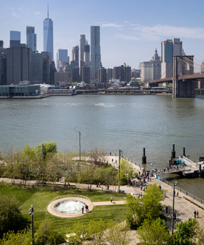 В Нью-Йорке появилась гигантская водяная воронка работы Аниш Капура
