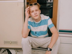 Сбежал от кистей и этюдников в мир кино: какой он — новый краш школьниц Олег Савостюк