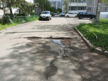В некоторых местах ямы пытались чинить самостоятельно | Источник: Краснодар ЮМР / T.me
