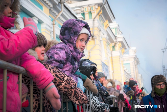 Мороз нарумянил щеки детишек  | Источник: Арсений Чекмарёв / «ИрСити»