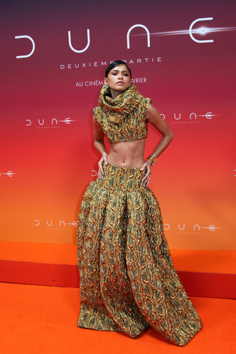 Королева пустыни: 15 фантастических нарядов Зендеи, которые войдут в историю моды