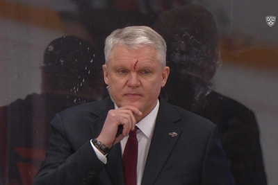 Тренер «Авангарда» Завьялов ранен шайбой во время матча