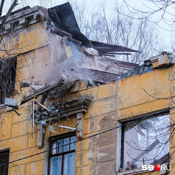 Видно, как летят щепки | Источник: Тимофей Калмаков / 59.RU 