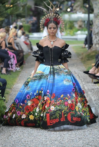 Китти Спенсер, Мэй Маск и другие звезды на подиуме Dolce & Gabbana Alta Moda FW18