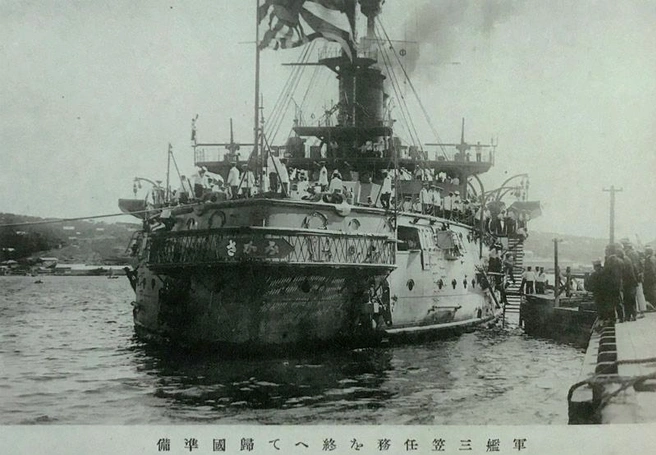 Японский броненосец «Микаса» у берегов Владивостока, 1919 год | Источник: pastvu.com