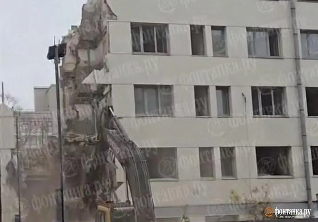 На Чапыгина начался снос бывшего отеля Andersen | Источник: читатель «Фонтанки»