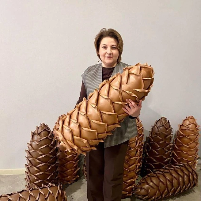 Шишки украсили городскую елку | Источник: Маргарита Четина / «Мастерская вкусностей и красоты» / Vk.com