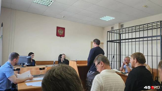 Потерпевшему Ч. выплатили деньги за материальный ущерб в суде | Источник: Дарья Никитченко / 45.RU