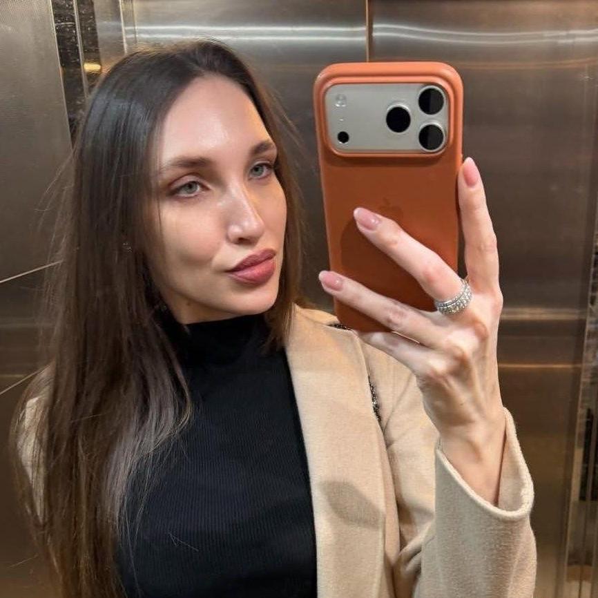 «Может произойти страшное»: вдова Алексея Янина вышла в соцсеть с криком о помощи из-за 14-летнего сына