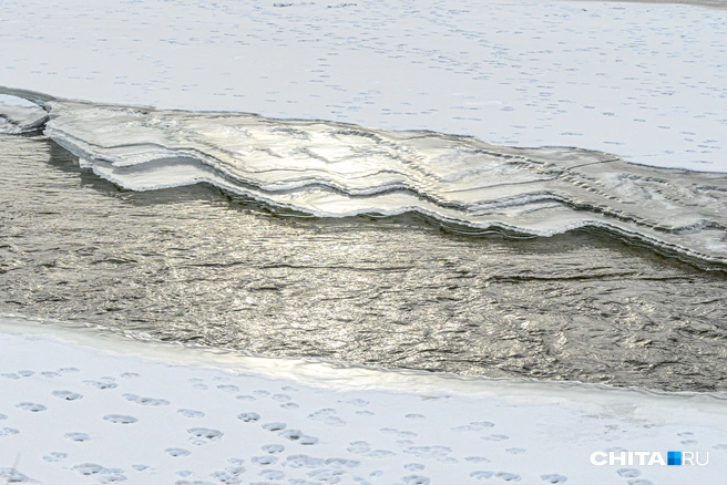 Лед пока очень непрочный | Источник: Олег Фёдоров / CHITA.RU