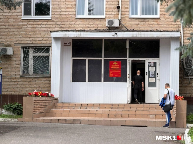 Военкомат находится вдали от магазинов и оживленных дорог, поэтому добраться до него проблематично | Источник: Вера Борисова / MSK1.RU