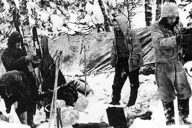 Палатка на склоне создавала иллюзию внезапного испуга | Источник: Perevaldyatlova.ru