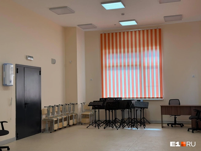 Показываем, как выглядит класс для репетиций оркестра | Источник: E1.RU