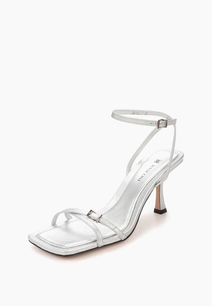 Мерцающие босоножки — элегантная альтернатива новогодним каблукам