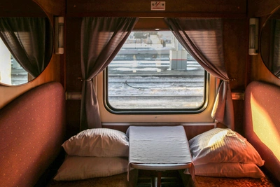 Volgograd-Moscow train passengers await locomotive swap