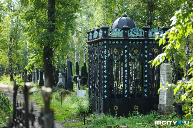 Кто похоронен в этой усыпальнице — неизвестно | Источник: Ксения Филимонова / «ИрСити»