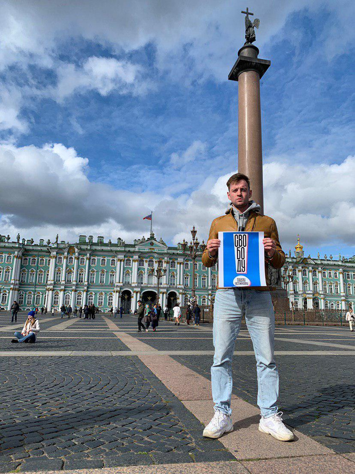 В Москве началась серия одиночных пикетов в поддержку осуждённого на 3,5 года Павла Устинова (фото и видео)
