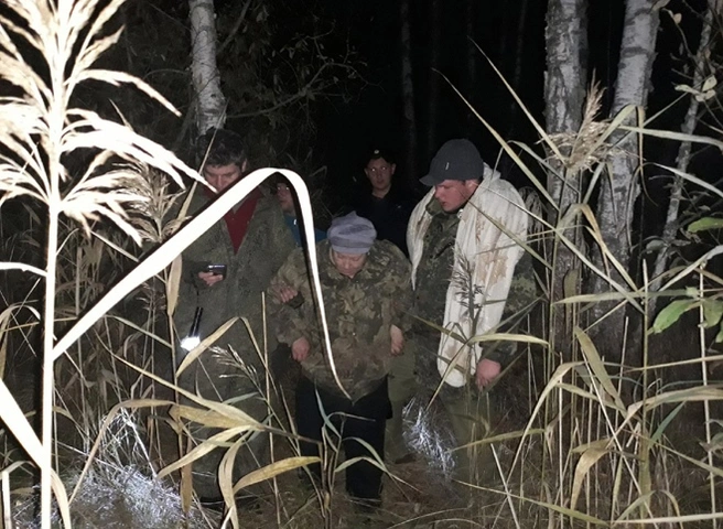 В Спасском районе егеря нашли заблудившуюся в лесу женщину | ya62.ru