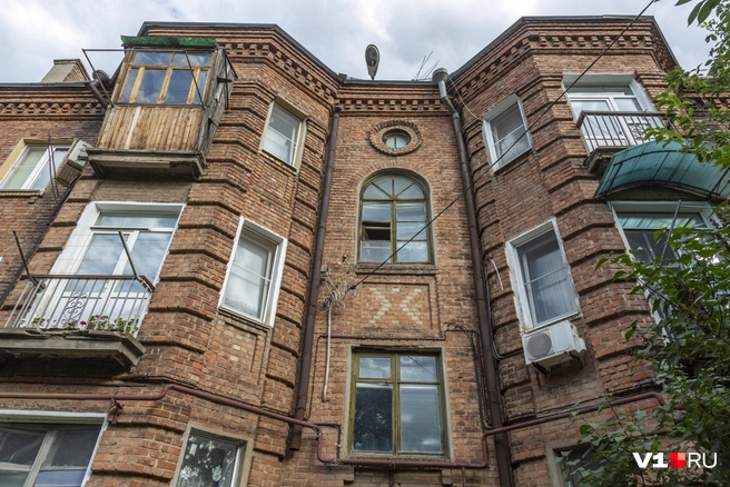 Первые дома в поселке появились в начале XX века | Источник: Константин Завриков / V1.RU
