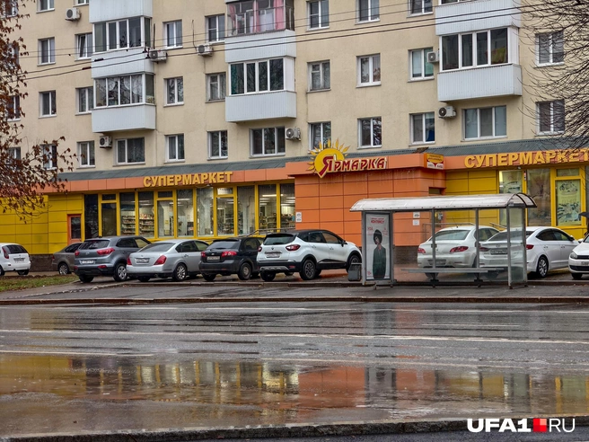 Даже в паре метров от остановки никого нет | Источник: Булат Салихов / UFA1.RU