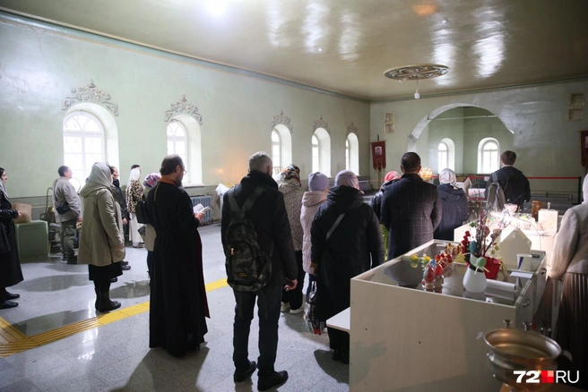 После открытия Спасской церкви сюда потихоньку начали заглядывать все больше прихожан | Источник: Ирина Шарова / 72.RU