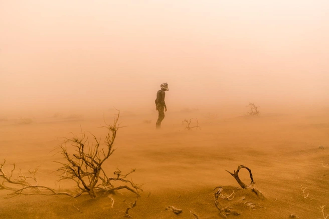 Фотографа занимает пространство, его масштаб. Но и человек в пространстве часто может это показать | Источник: Vadim Makhorov / t.me