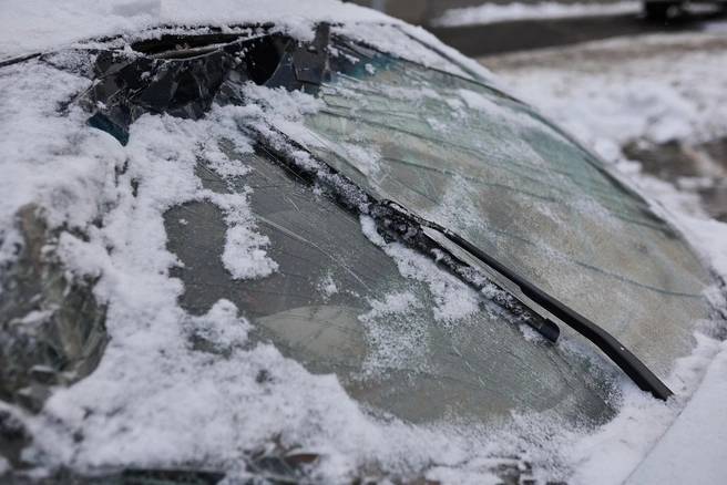Следствие устанавливает, что 21-летний водитель автомобиля ВАЗ-2106, не убедившись в безопасности маневра, выехал на полосу встречного движения | 142.ru