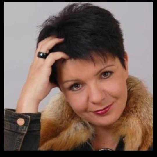 <p>Светлана Попова</p>